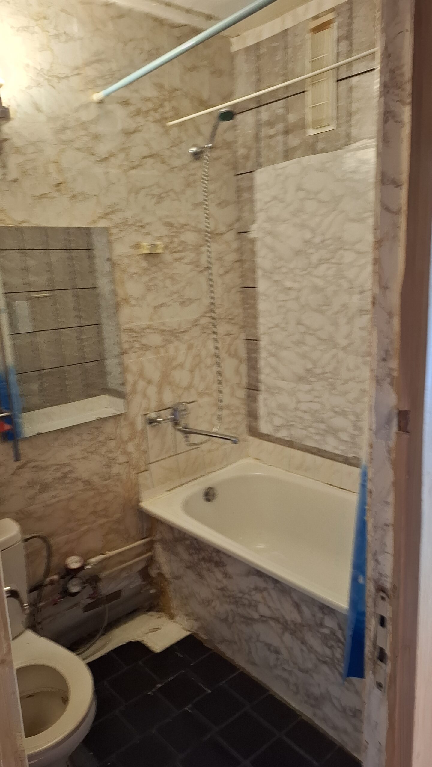 Parduodamas 2 kambarių butas.