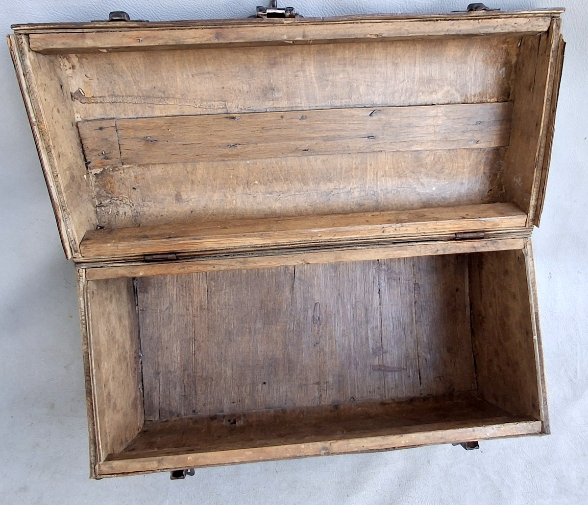 Unikalus XIX a. – tarpukario Daktaro lagaminėlis