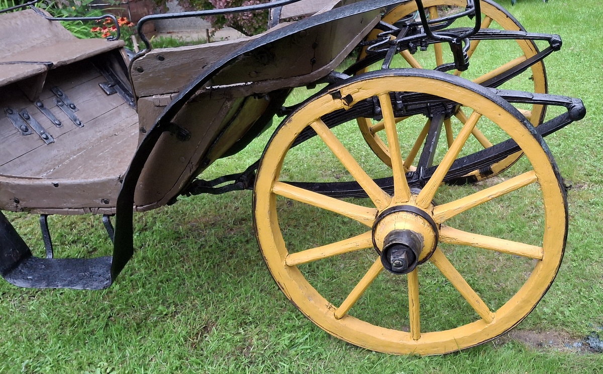 Antikvarinė Brička lineika – karieta be stogo
