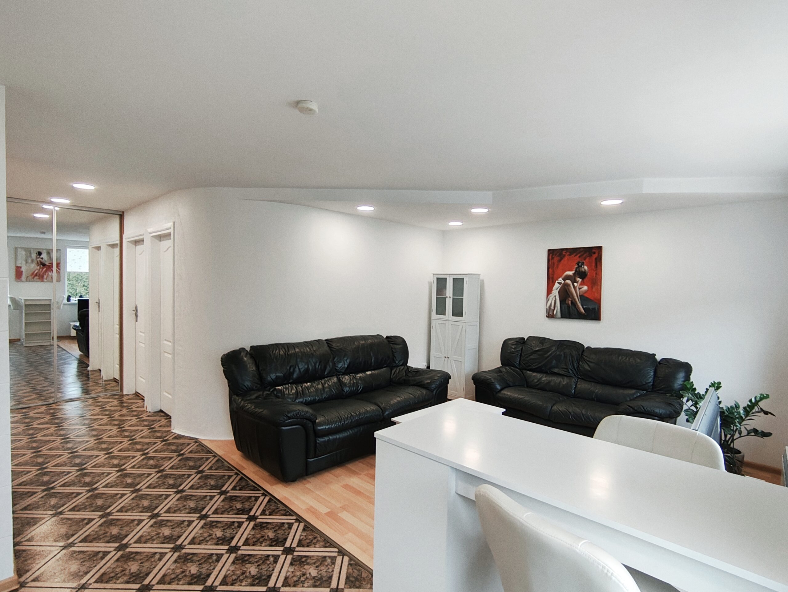 Parduodamas erdvus butas, Kalvarija.