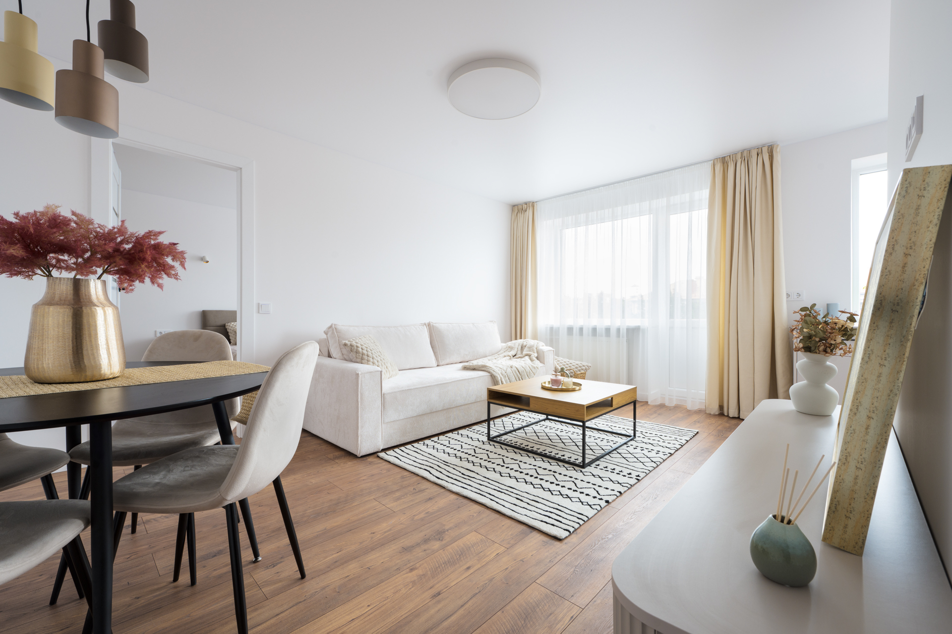 Miesto centre parduodamas dėmesio vertas 2 kambarių butas