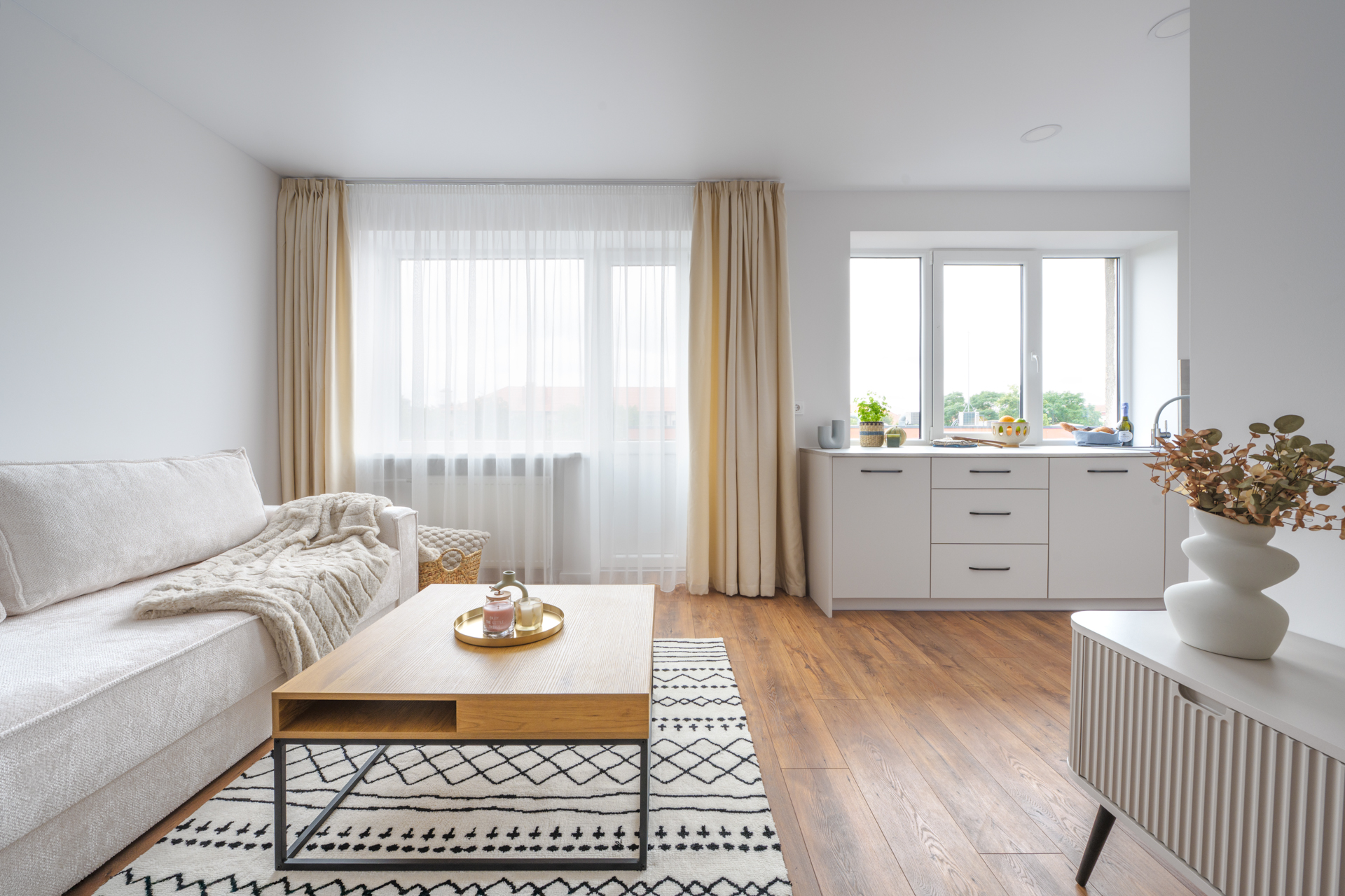 Miesto centre parduodamas dėmesio vertas 2 kambarių butas