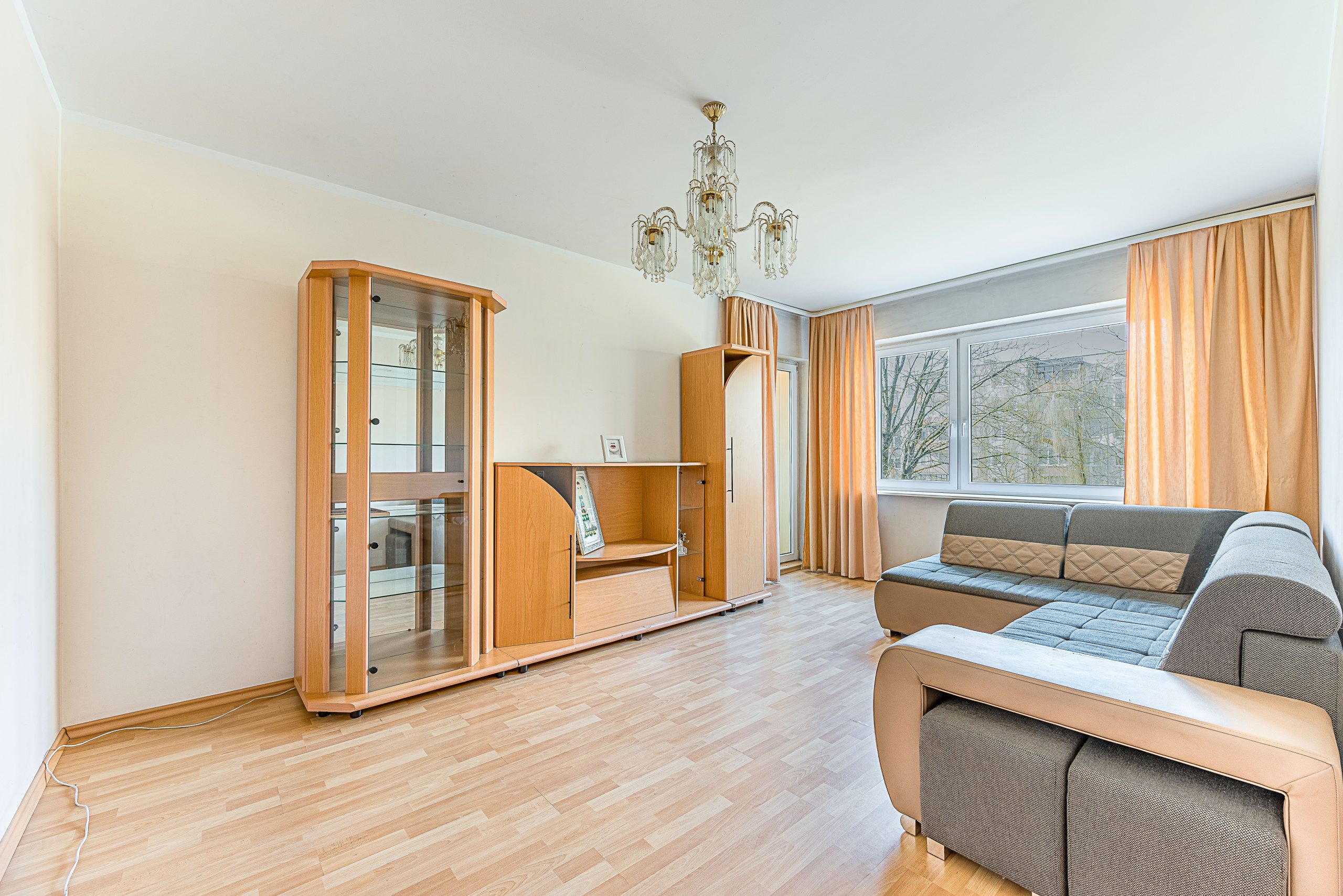 PARDUOTAS: 3 kambarių butas Grigiškių centre