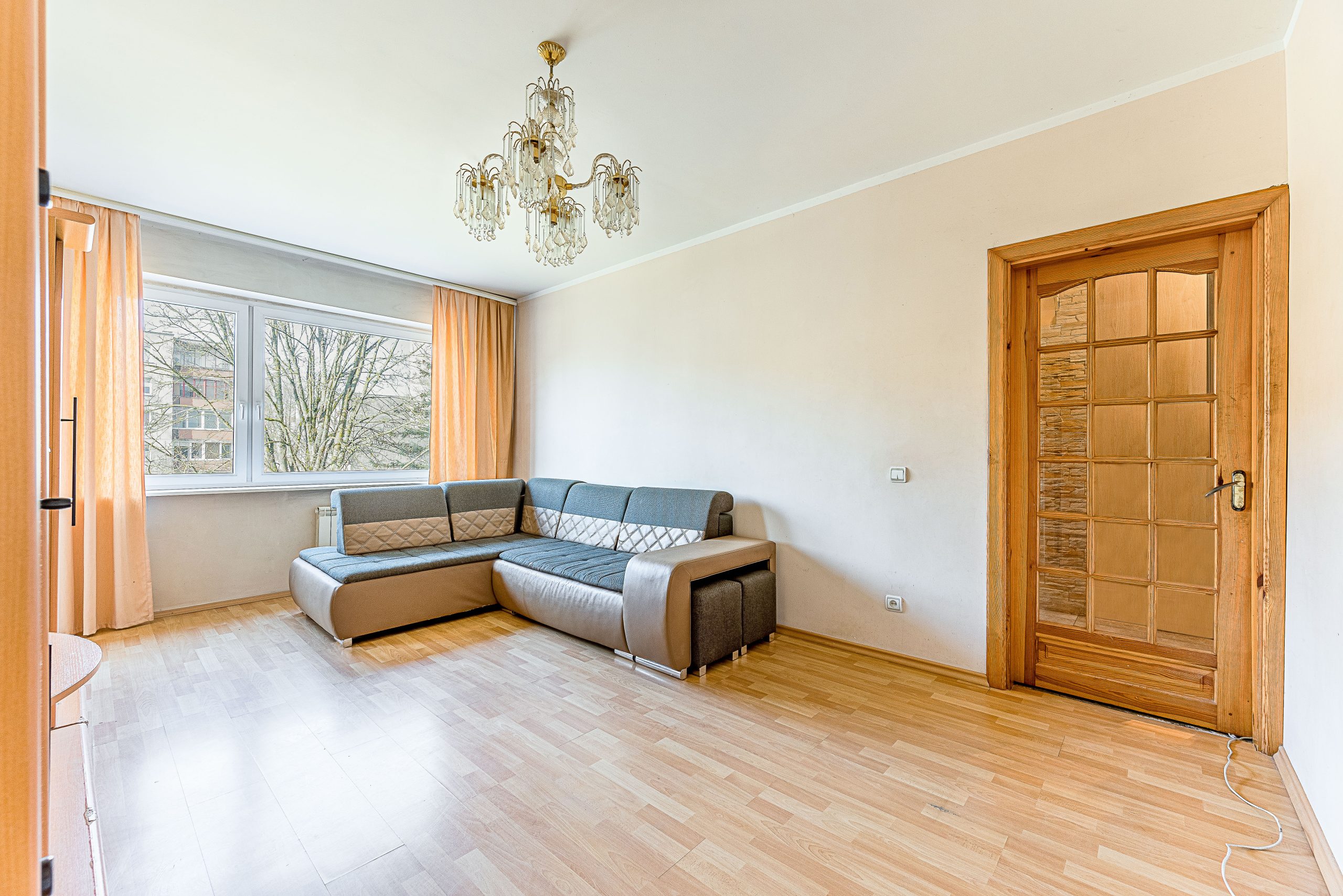 PARDUOTAS: 3 kambarių butas Grigiškių centre