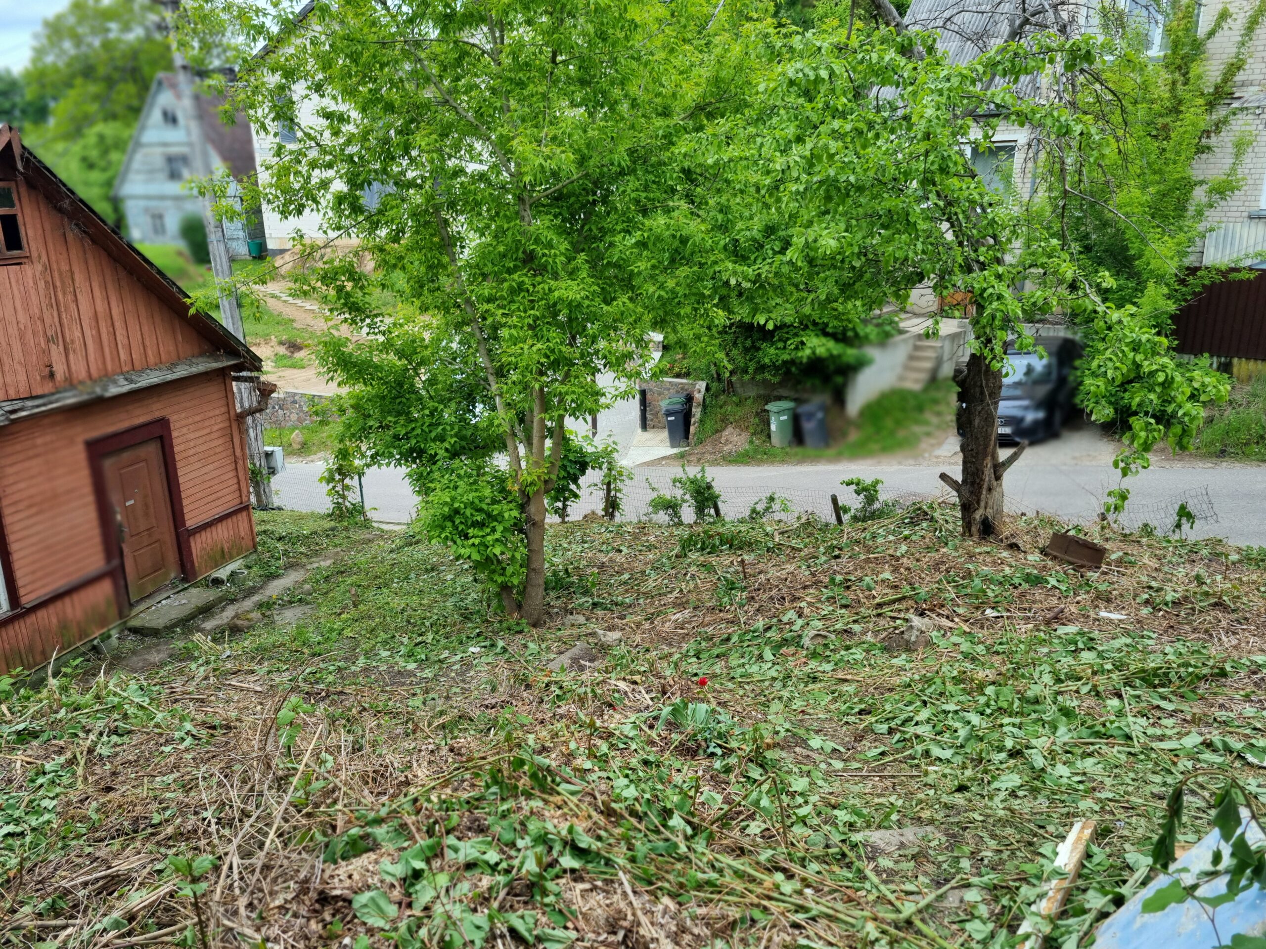 Parduodamas sudęges butas su 8 arų žemės sklypų