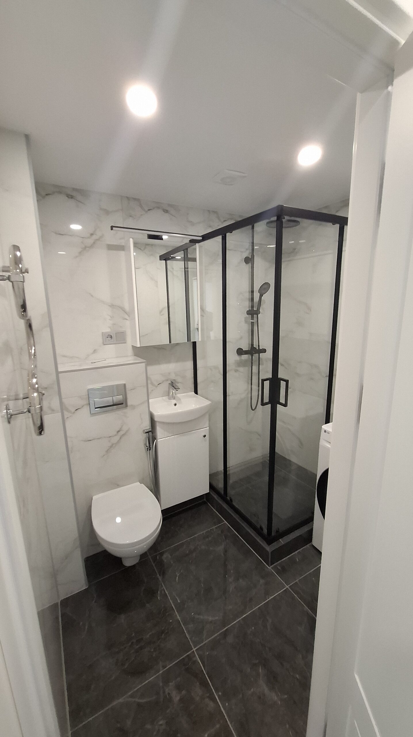 Parduodamas 2 kambarių butas po kapitalinio remonto