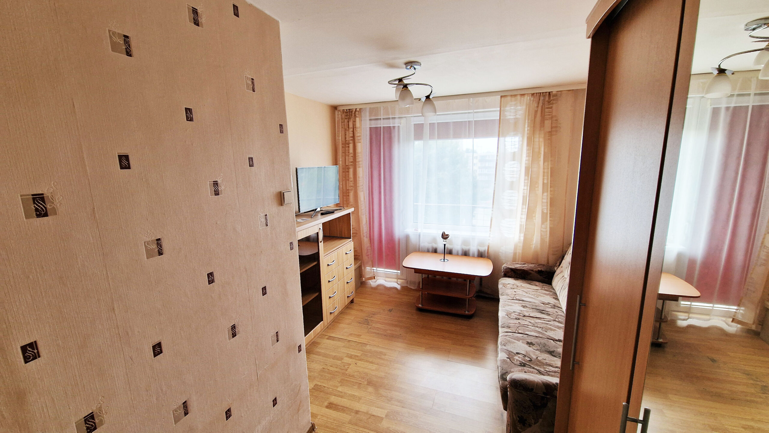 Parduodamas 1 kambario butas penktame aukšte, Panevėžyje.