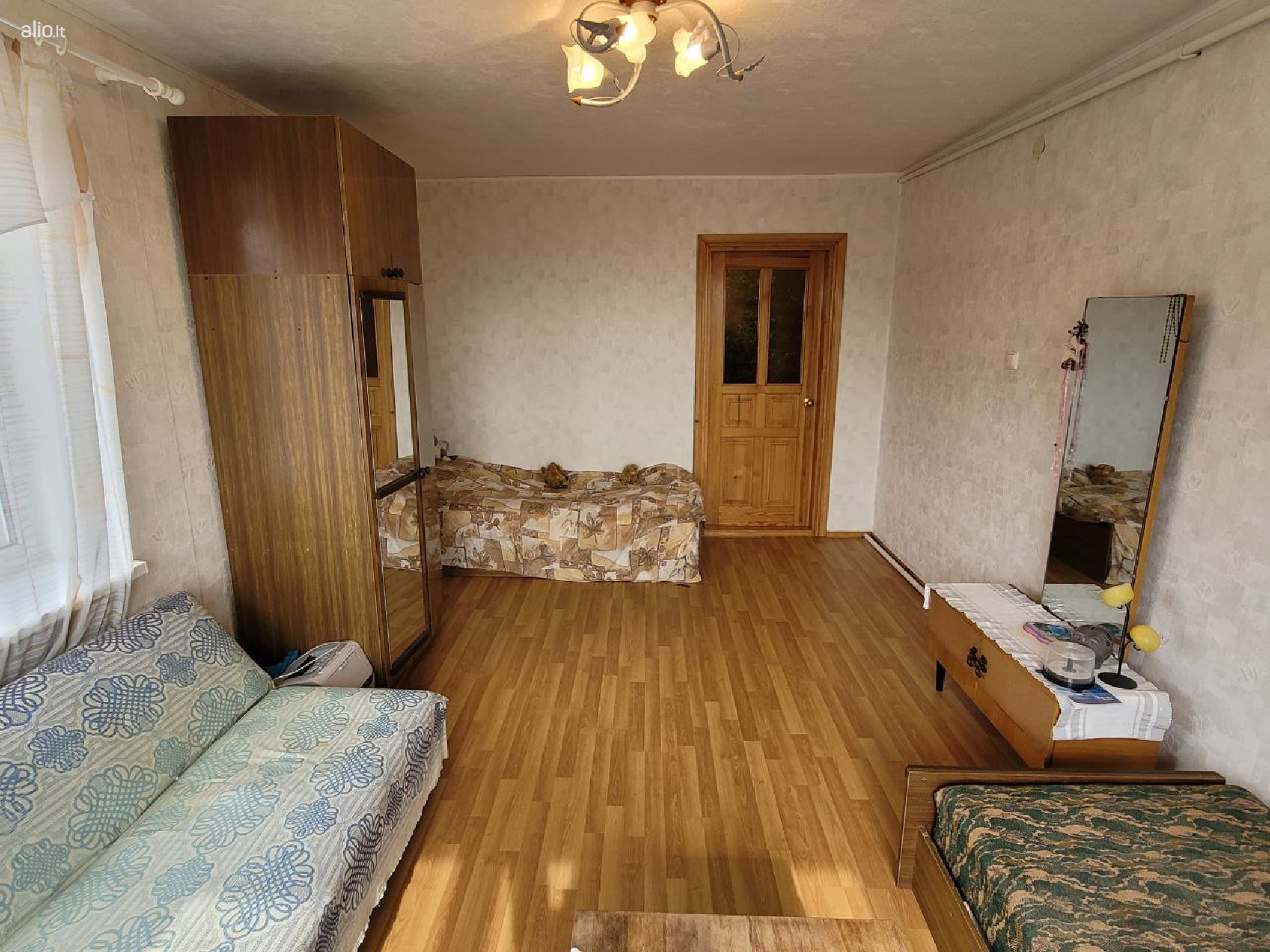 Parduodamas erdvus, įrengtas mūrinis 2 aukštų namas Šakių raj. Sudargo km.