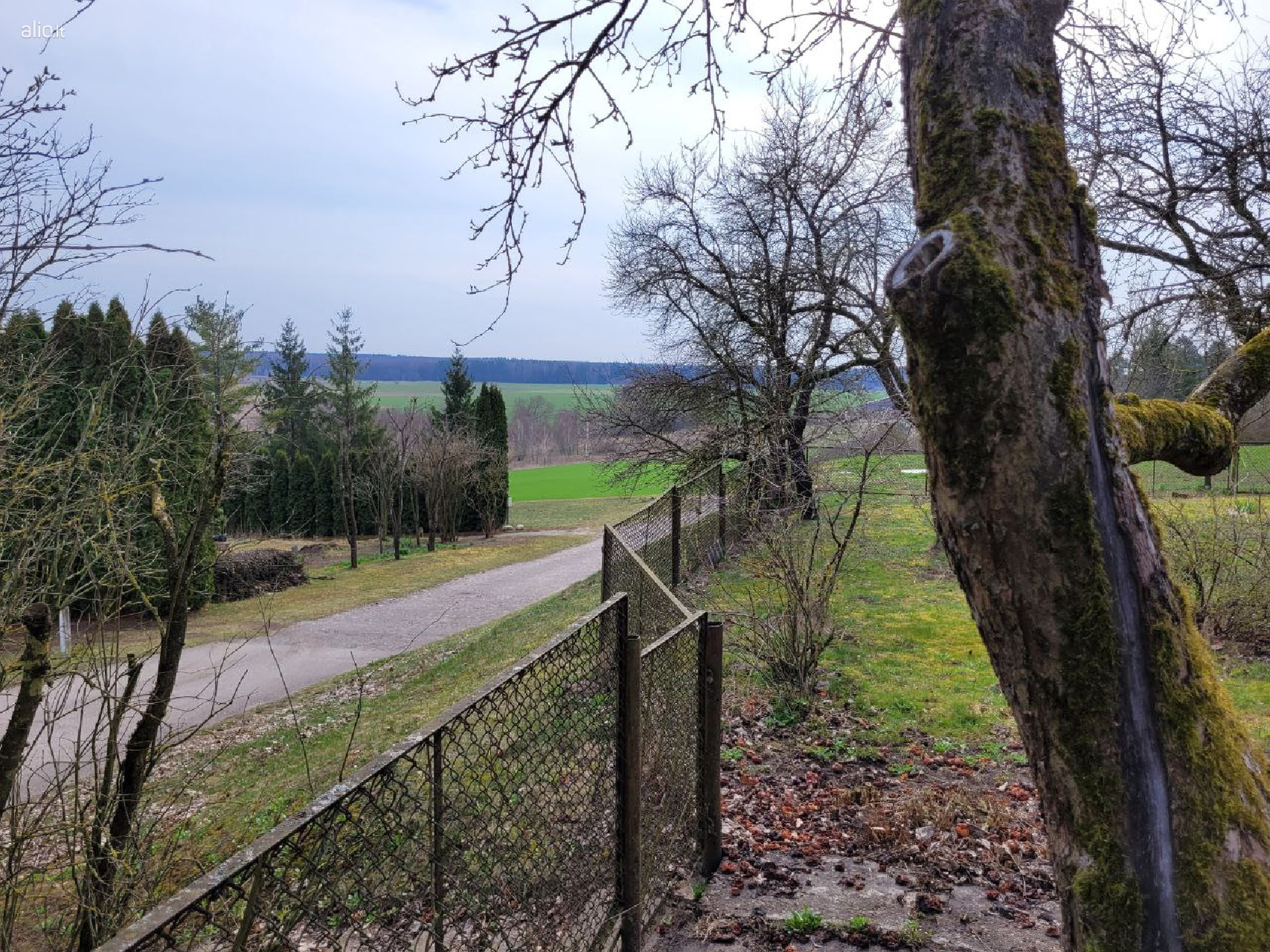 Parduodamas erdvus, įrengtas mūrinis 2 aukštų namas Šakių raj. Sudargo km.