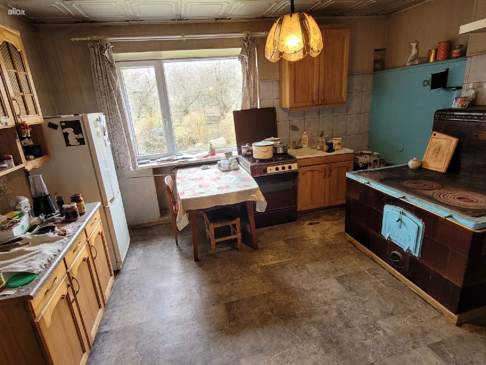 Parduodamas erdvus, įrengtas mūrinis 2 aukštų namas Šakių raj. Sudargo km.