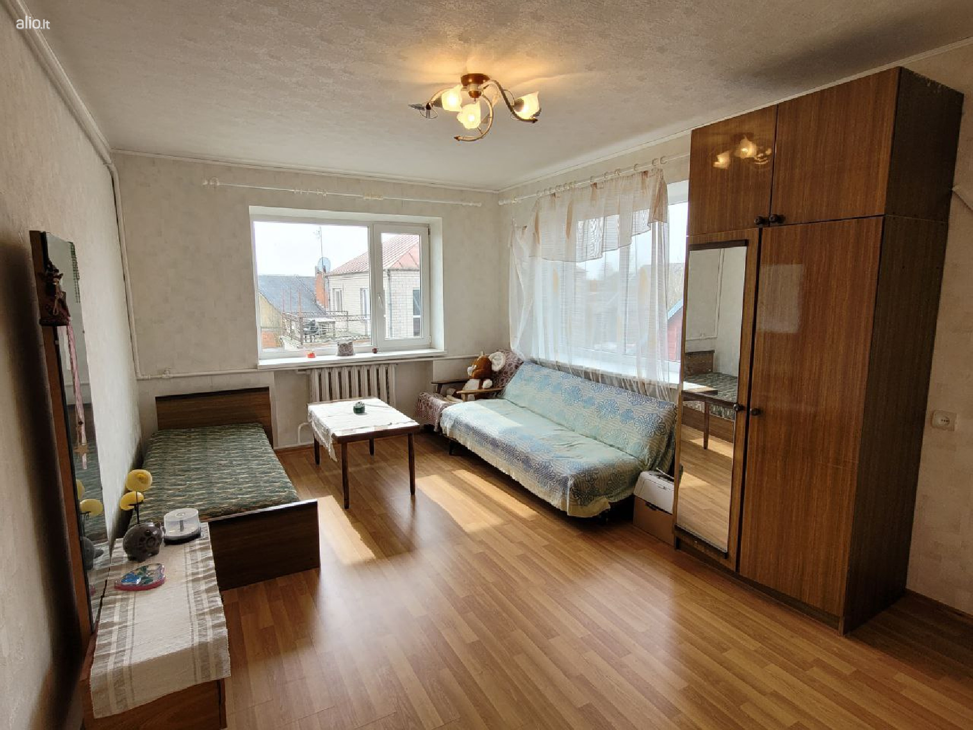 Parduodamas erdvus, įrengtas mūrinis 2 aukštų namas Šakių raj. Sudargo km.