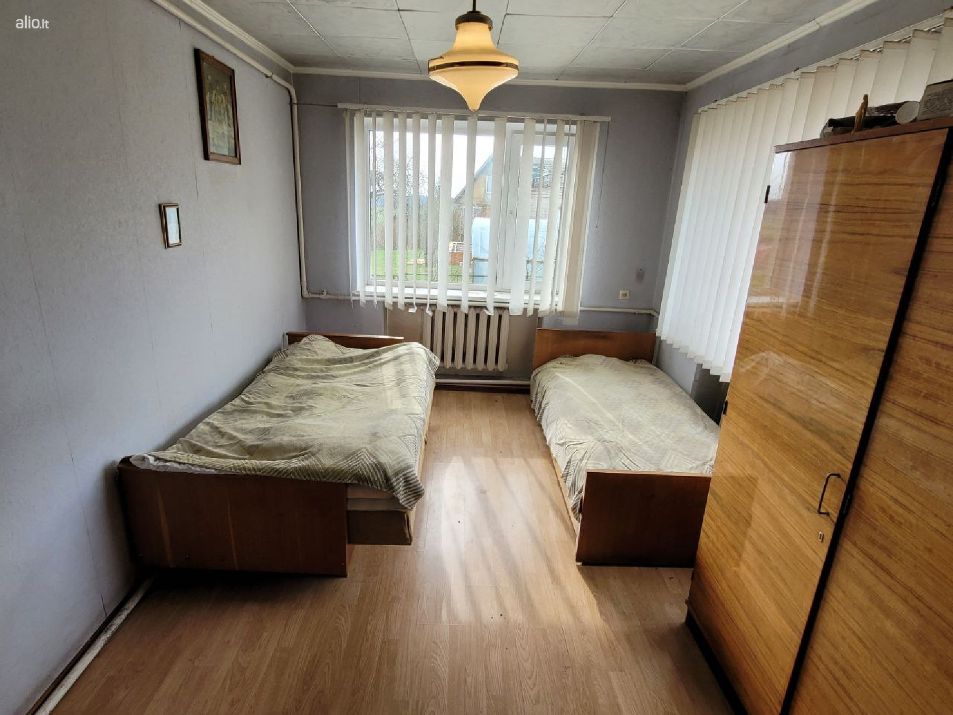 Parduodamas erdvus, įrengtas mūrinis 2 aukštų namas Šakių raj. Sudargo km.