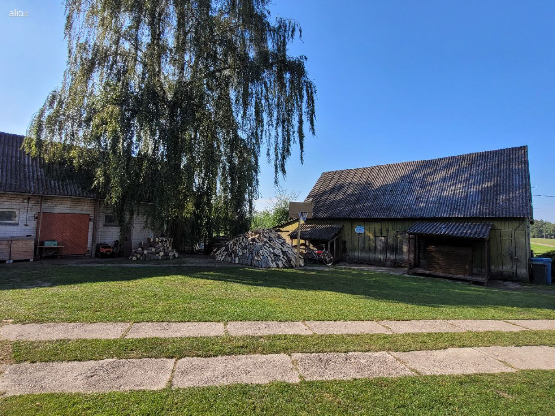 Parduodamas įrengtas namas Šakių raj. Judrių km. netoli Nemuno.