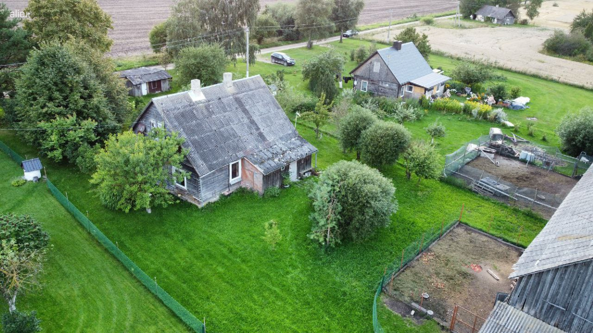 Parduodama sodyba su ūkiu ir sklypu Pakruojo raj. Mediniskiu km, galima išsimokėtinai.