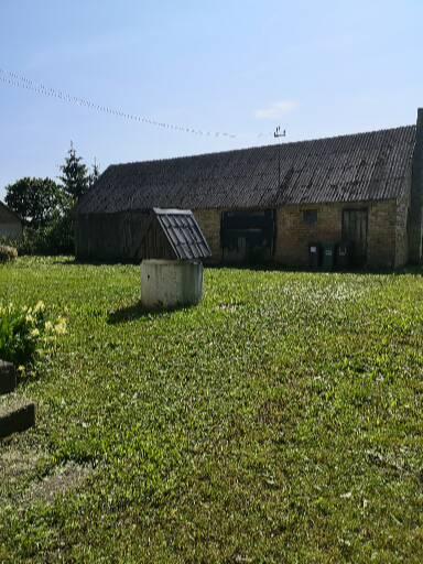 Parduodamas namas su ūkiniu pastatu.
