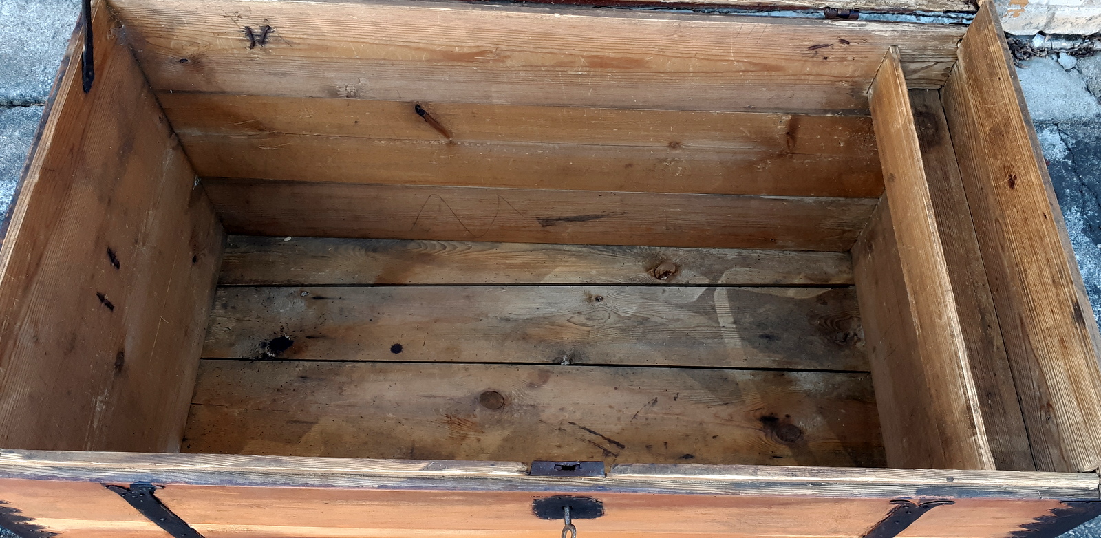 Senovinė meniška Kraičių Skrynia