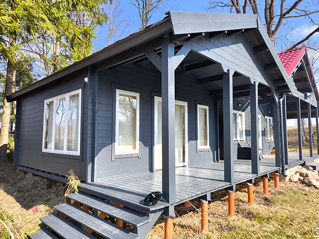 Namelis, nameliai, sodo namai ir mediniai vasarnamiai bei garažai.