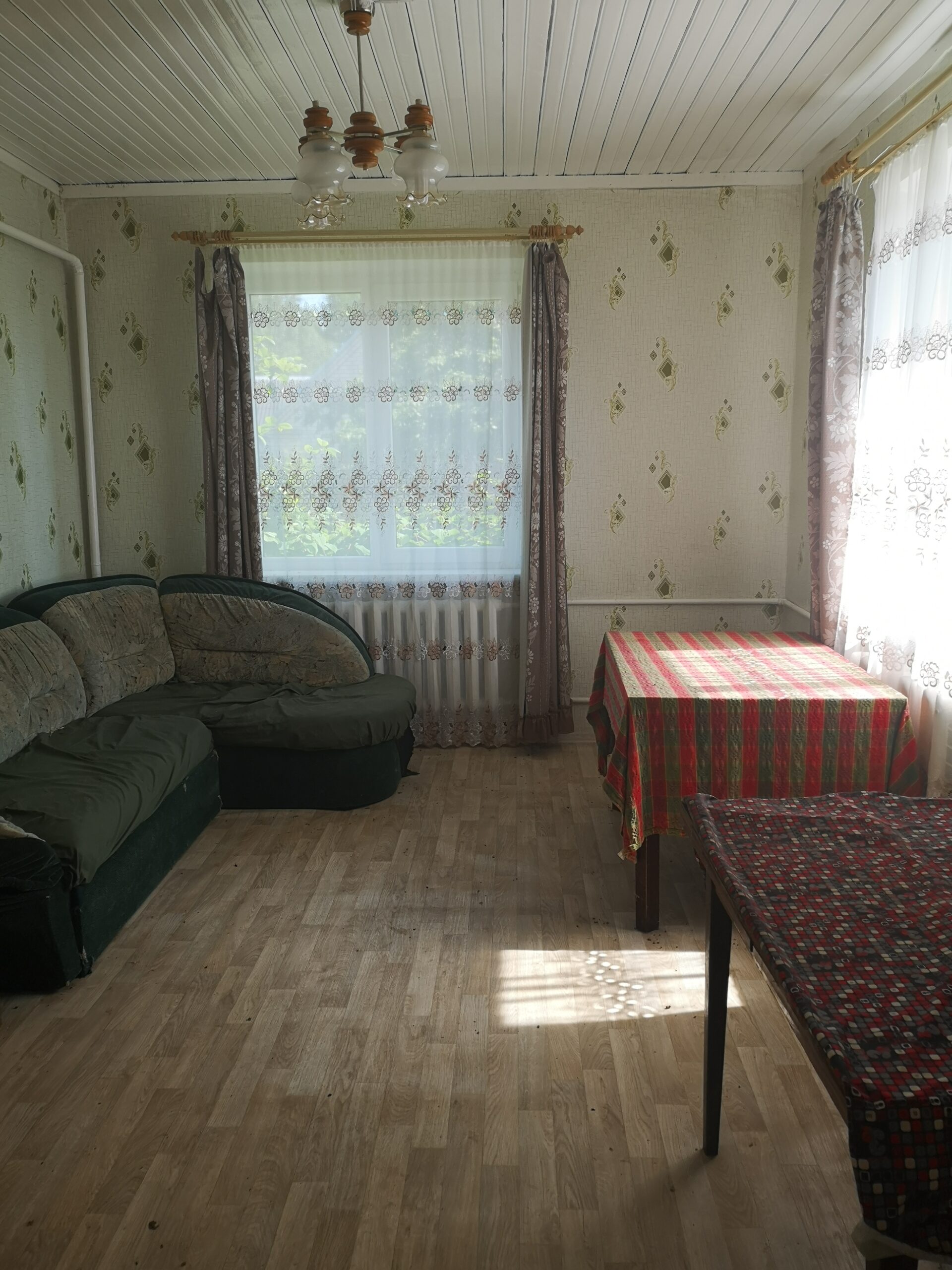 Parduodamas namas su ūkiniu pastatu.