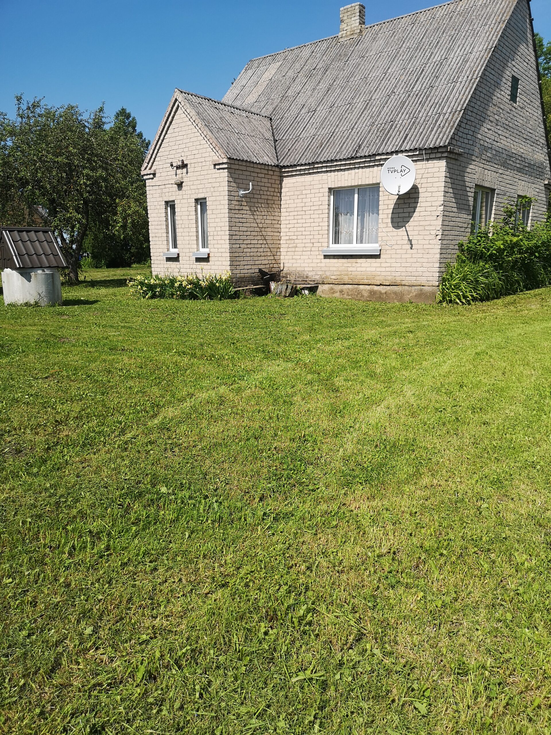 Parduodamas namas su ūkiniu pastatu.