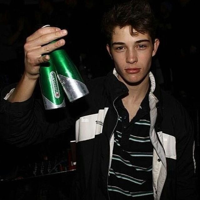 Vaikinas Ieško merginos, 18-21 metų.