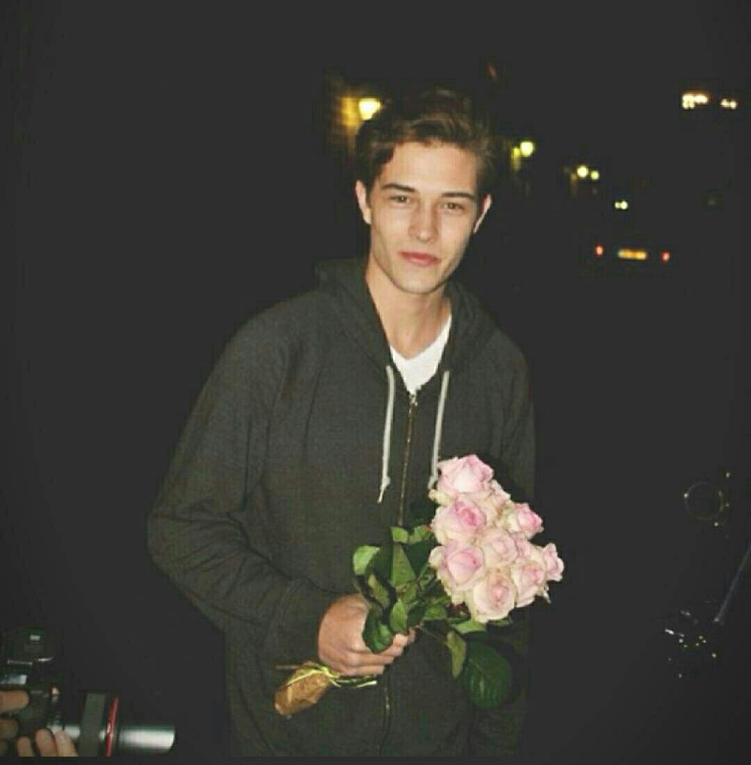 Vaikinas Ieško merginos, 18-21 metų.