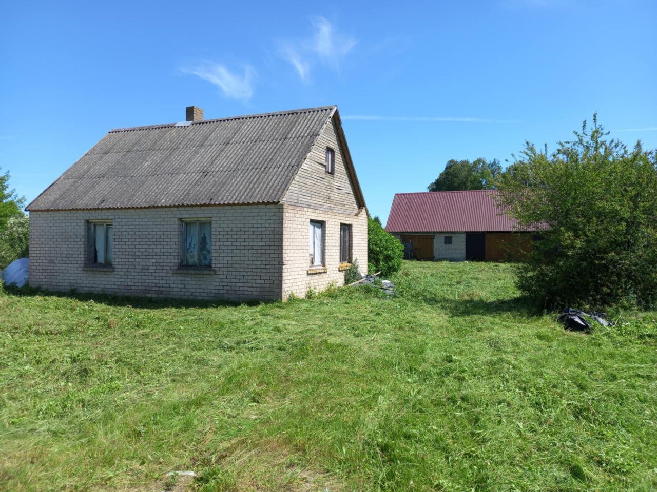 Parduodamas 14,69 arų sklypas su pastatais