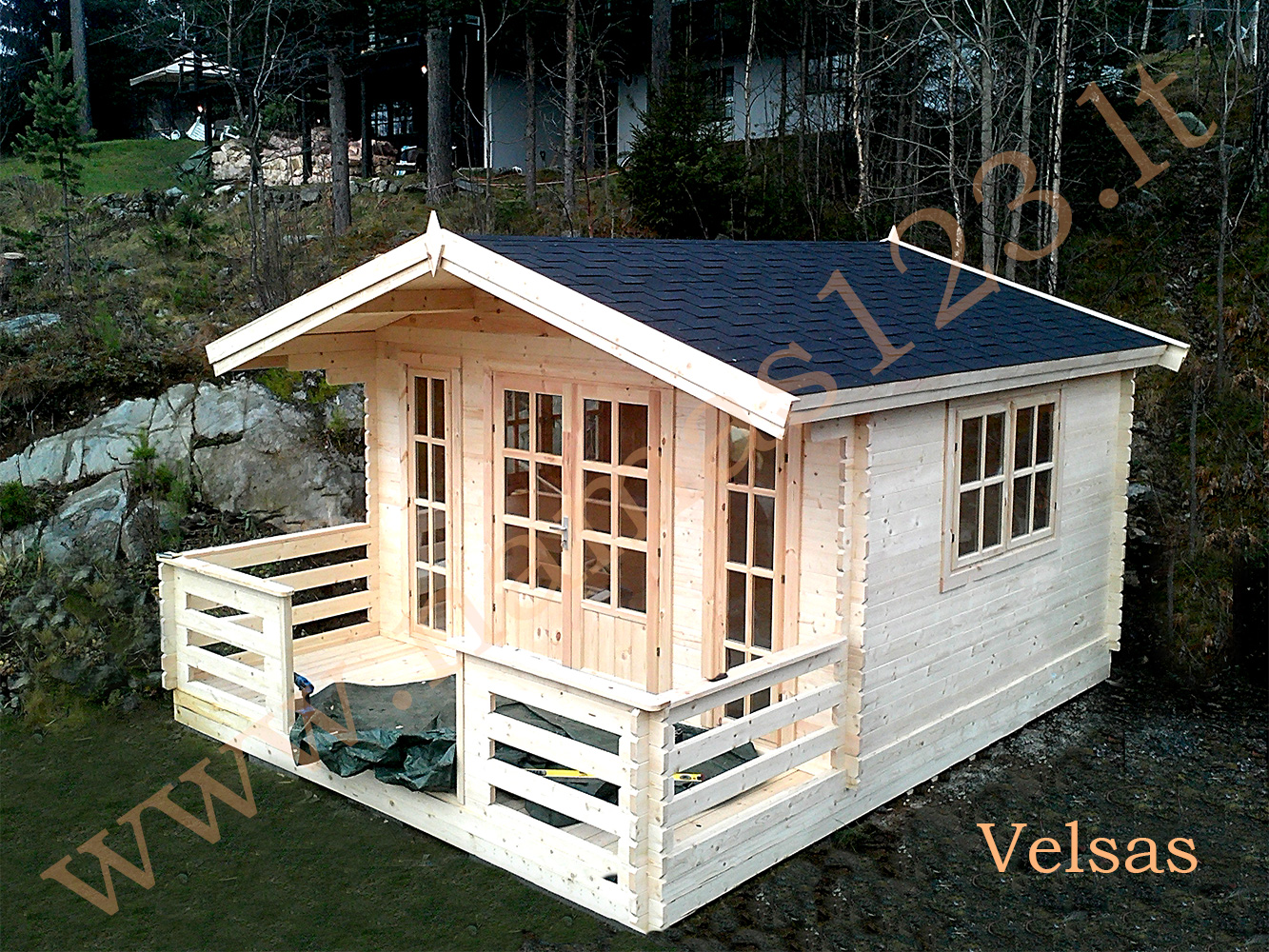 Namelis, nameliai, sodo namai ir mediniai vasarnamiai bei garažai.