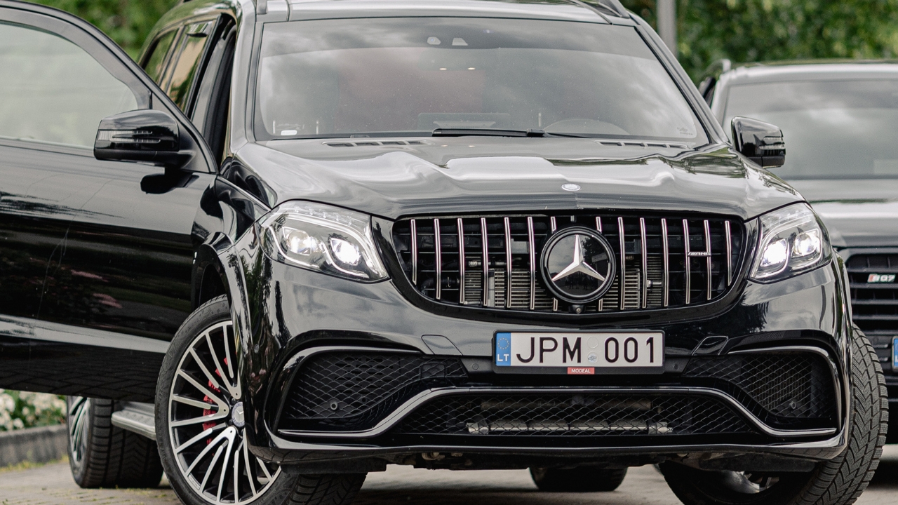 Prabangių automobilių nuoma su vairuotoju visoje Lietuvoje