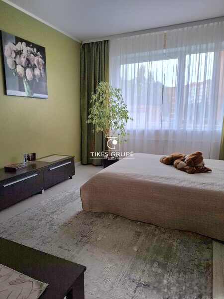 Parduodamas 1 kambario butas su holu