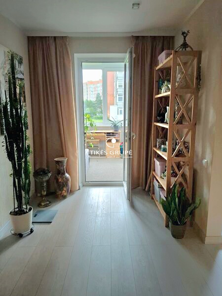 Parduodamas 1 kambario butas su holu