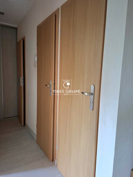 Parduodamas 1 kambario butas su holu