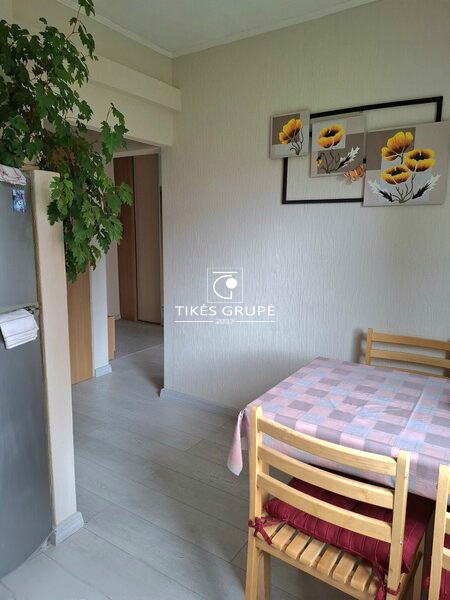 Parduodamas 1 kambario butas su holu