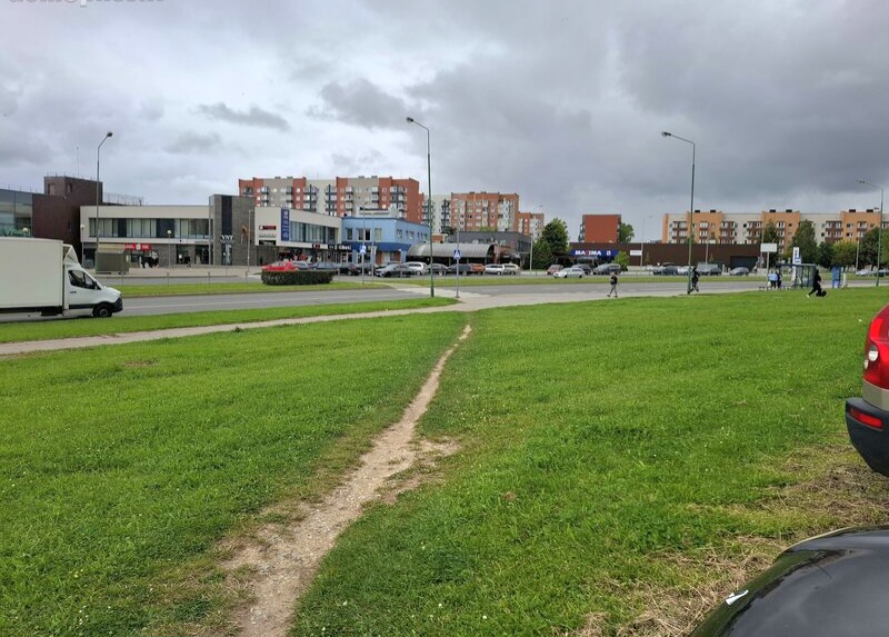 Parduodamas 1 kambario butas su holu