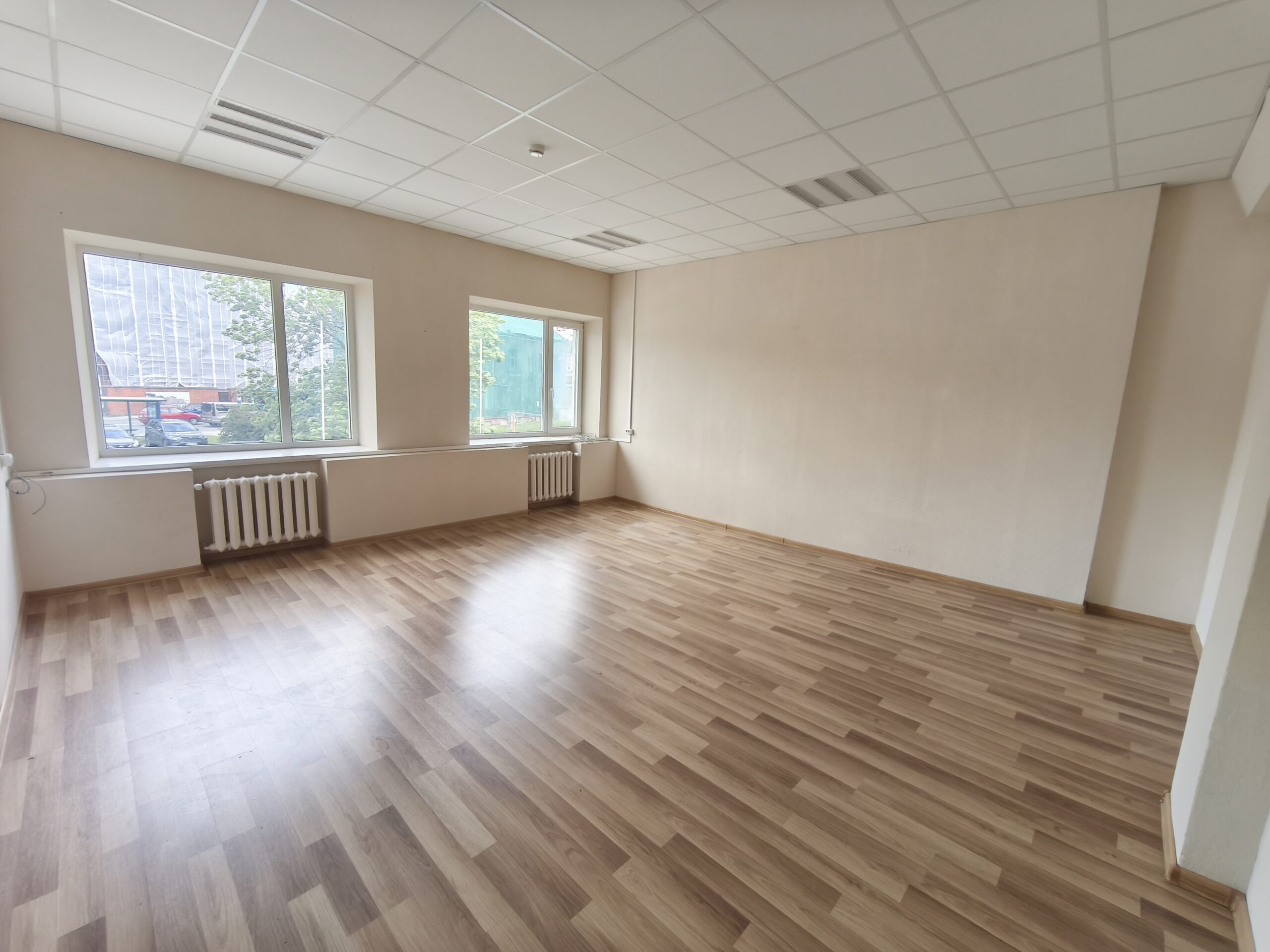 100 kv.m. Administracinių patalpų nuoma centre N. Uosto g. VISKAS ĮSKAIČIUOTA