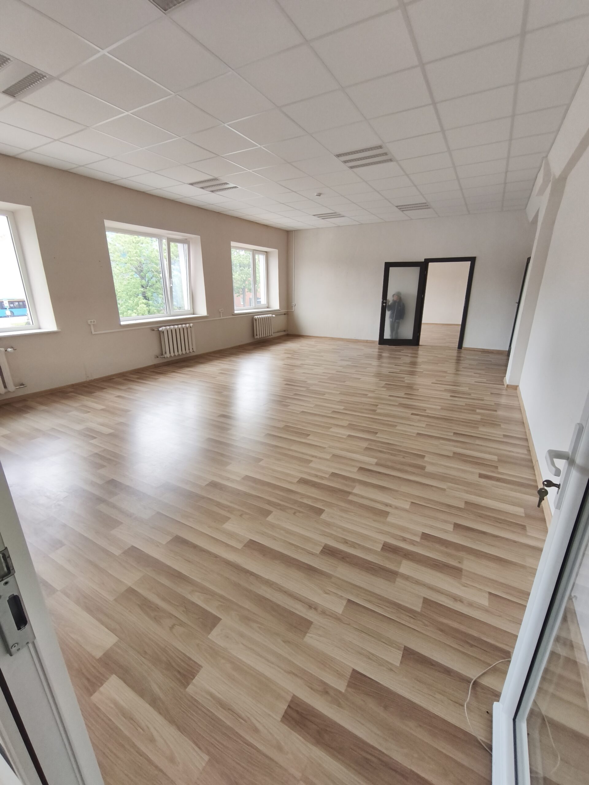 100 kv.m. Administracinių patalpų nuoma centre N. Uosto g. VISKAS ĮSKAIČIUOTA