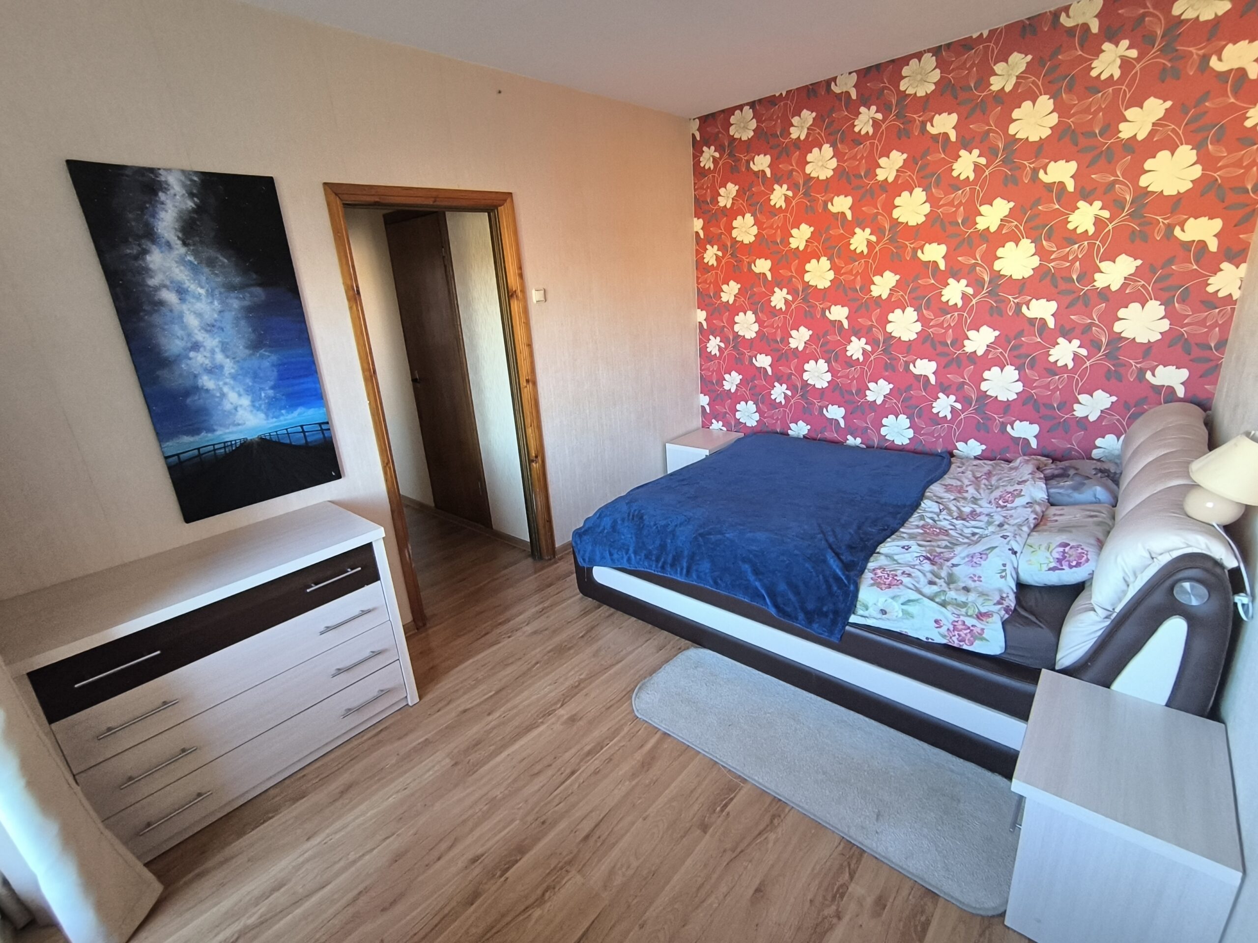 TVARKINGAS 2 kambarių butas su 2 balkonais – šalia prekybos centrų, Gargžduose