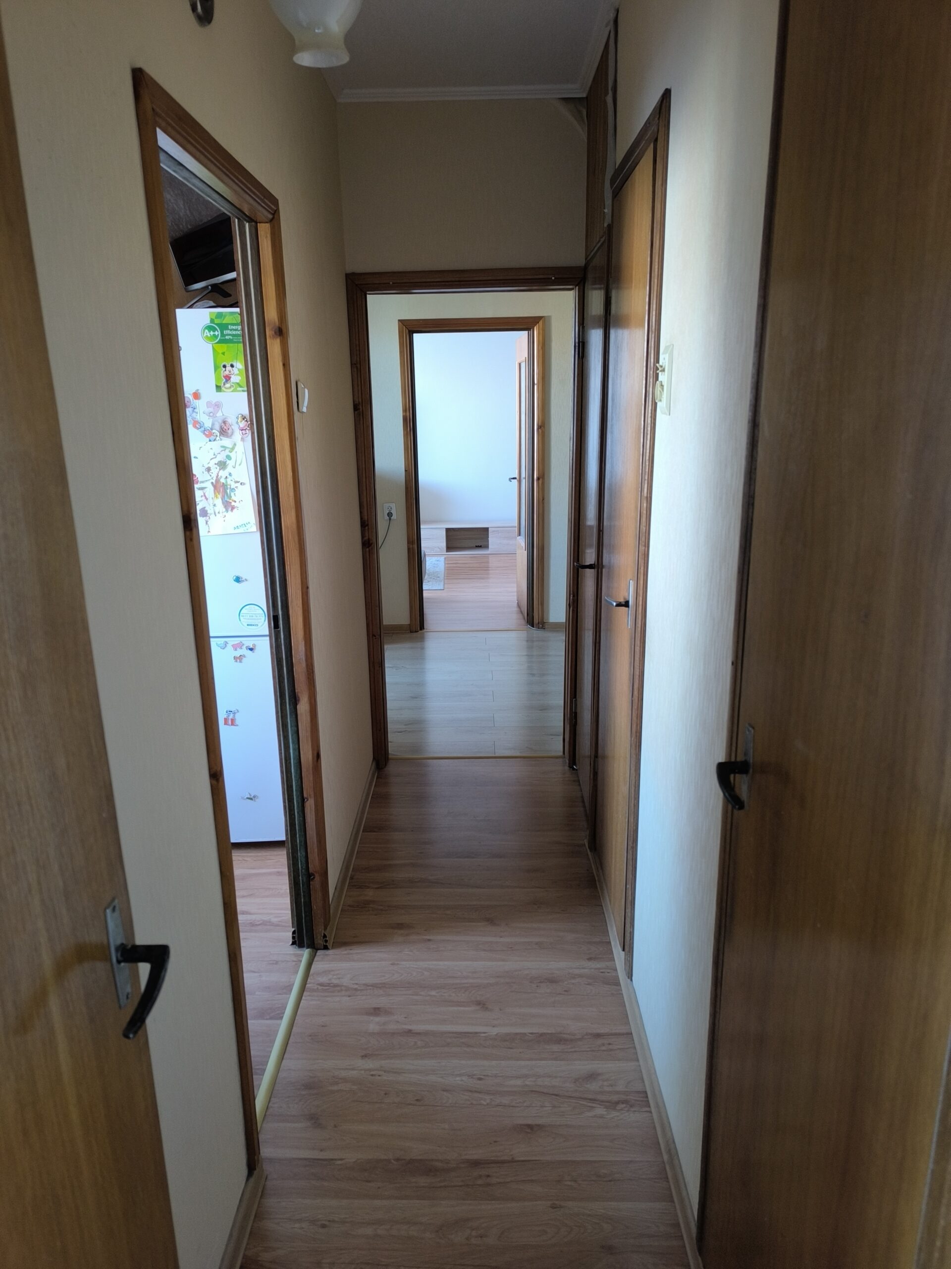 TVARKINGAS 2 kambarių butas su 2 balkonais – šalia prekybos centrų, Gargžduose