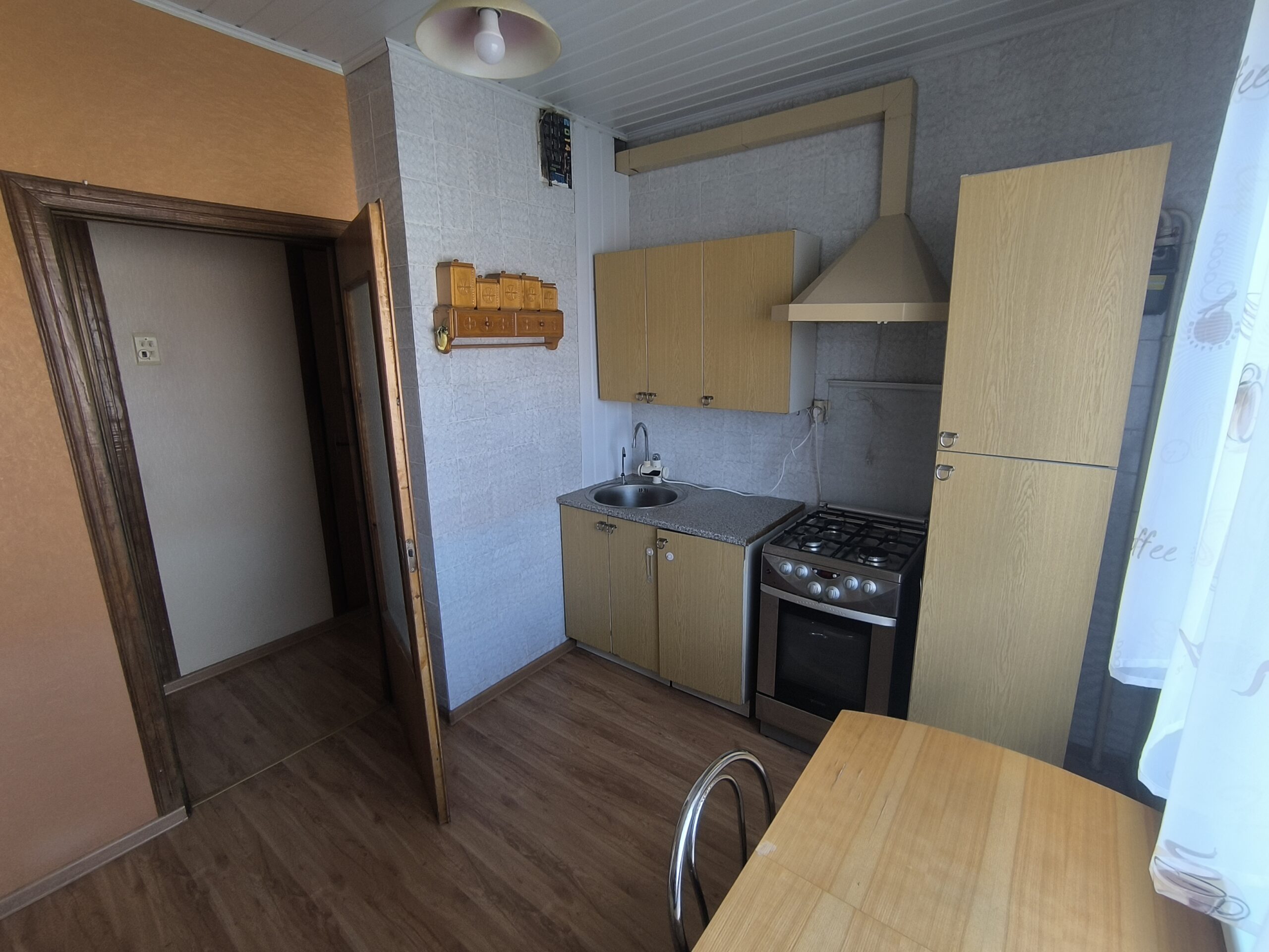 TVARKINGAS 2 kambarių butas su 2 balkonais – šalia prekybos centrų, Gargžduose