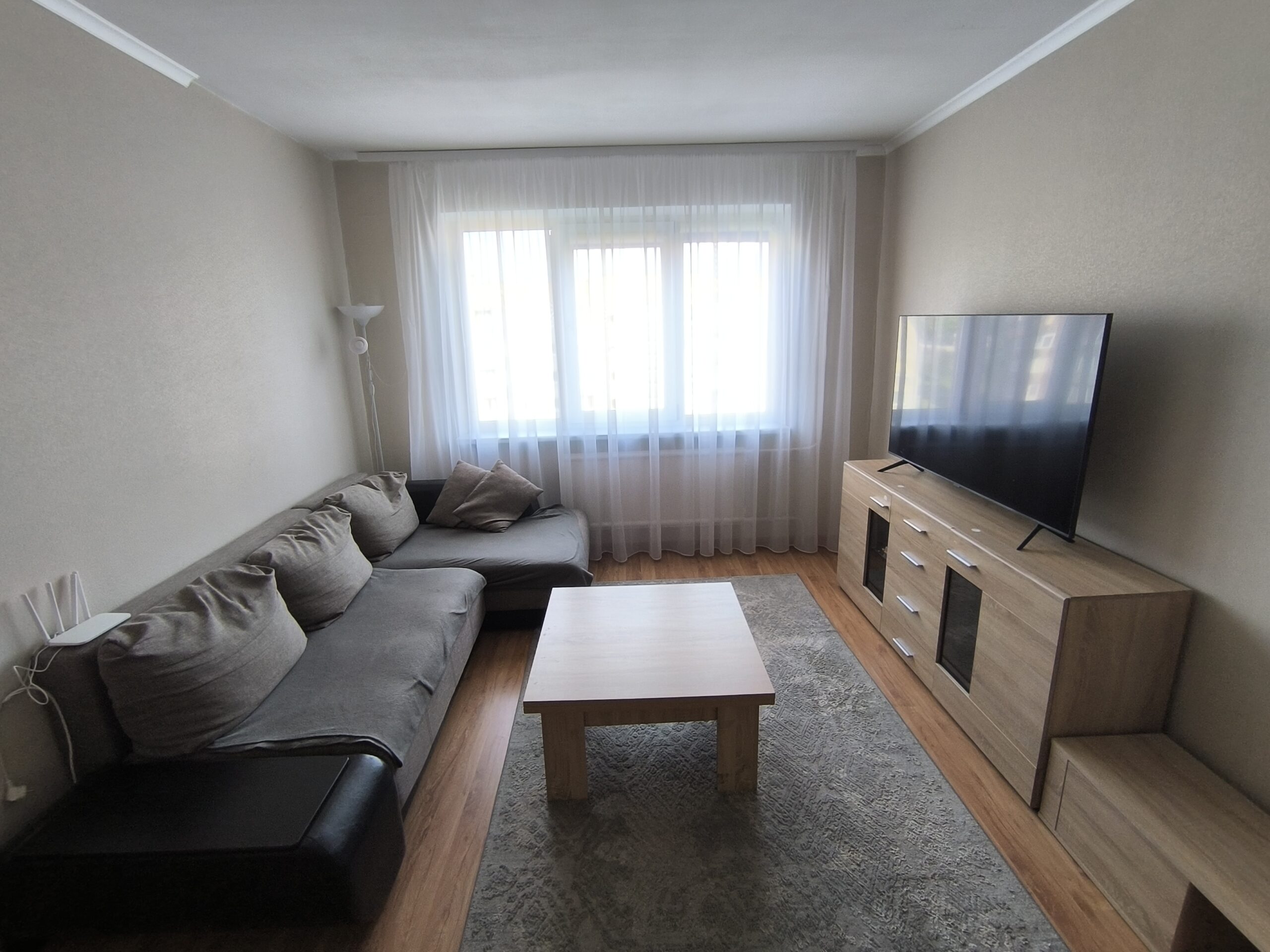 TVARKINGAS 2 kambarių butas su 2 balkonais – šalia prekybos centrų, Gargžduose