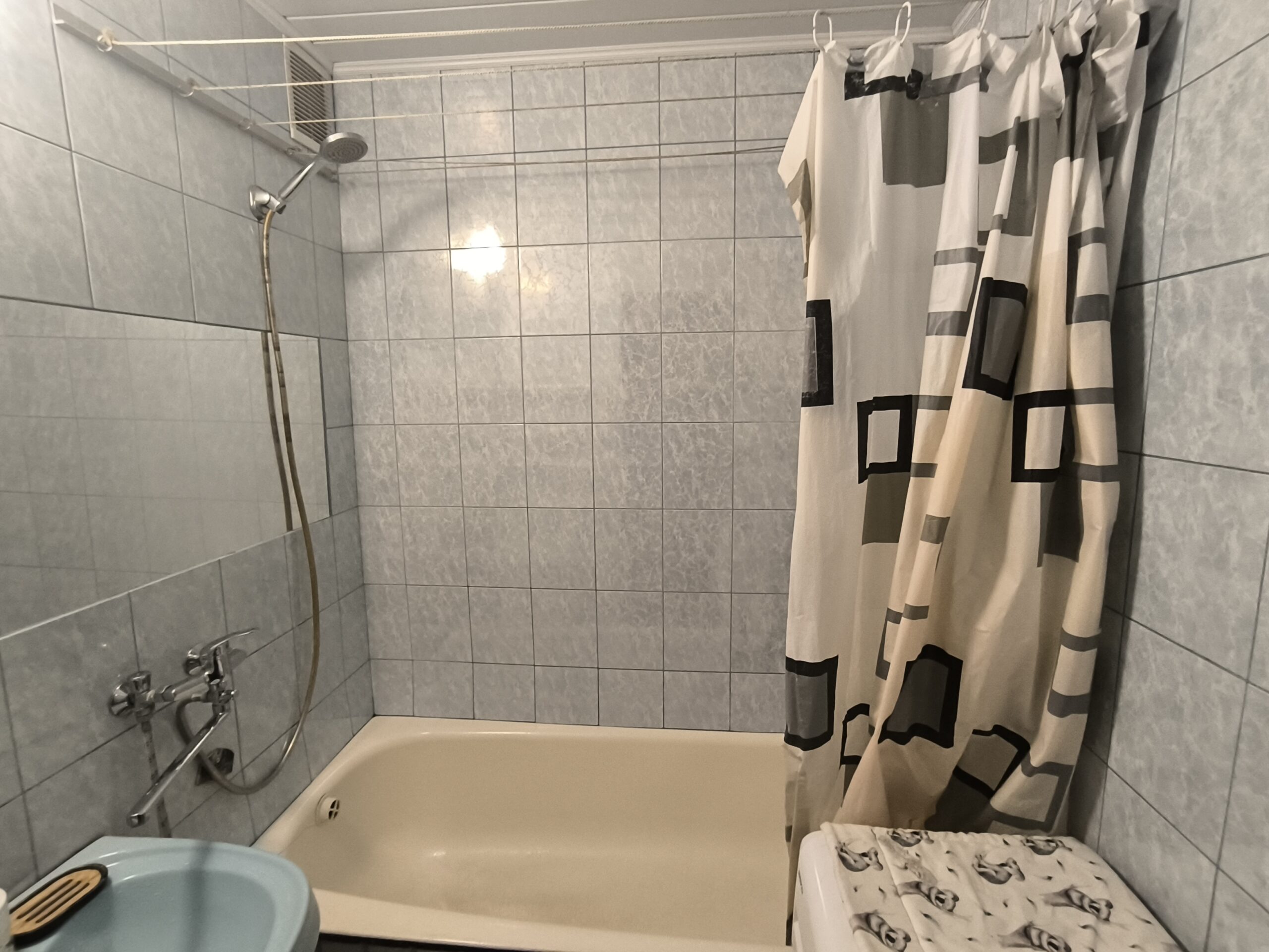 TVARKINGAS 2 kambarių butas su 2 balkonais – šalia prekybos centrų, Gargžduose