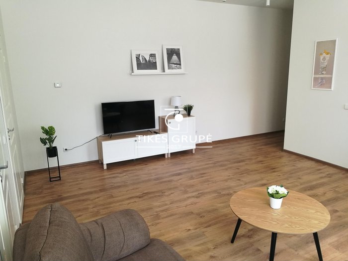 Naujos statybos name išnuomojamas 2 kambarių butas