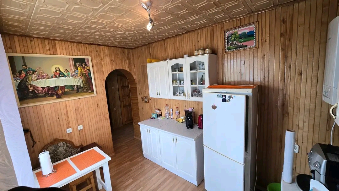 Parduodama namo dalis Ukmergės raj. Taujenai.