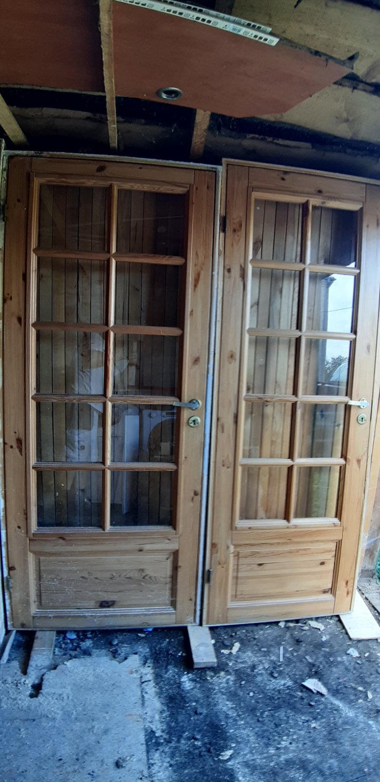 Parduodamos naudotos durys