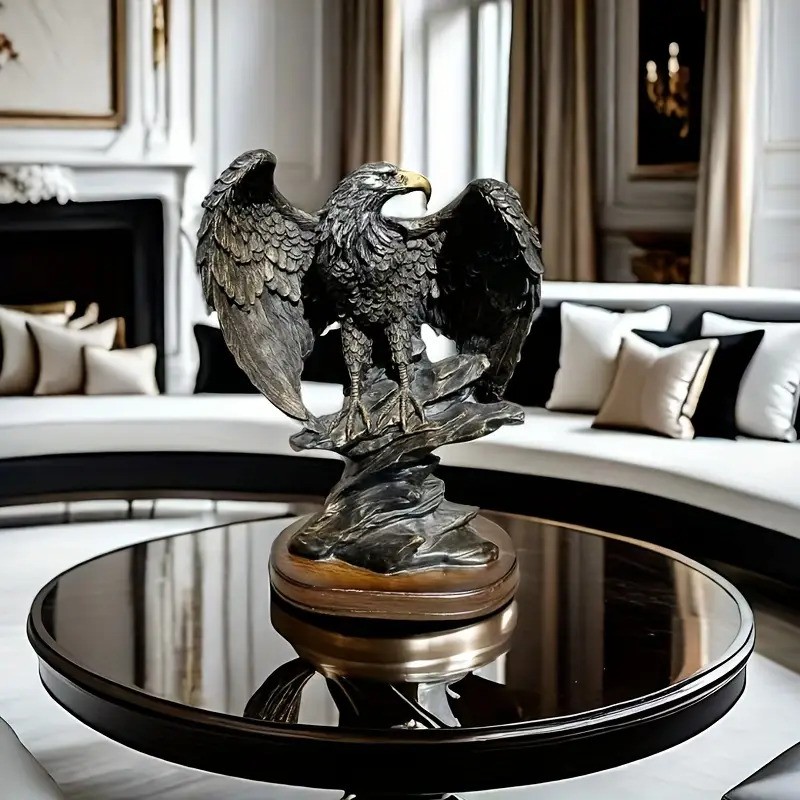 Kūrybinė erelio statulėlė iš dervos