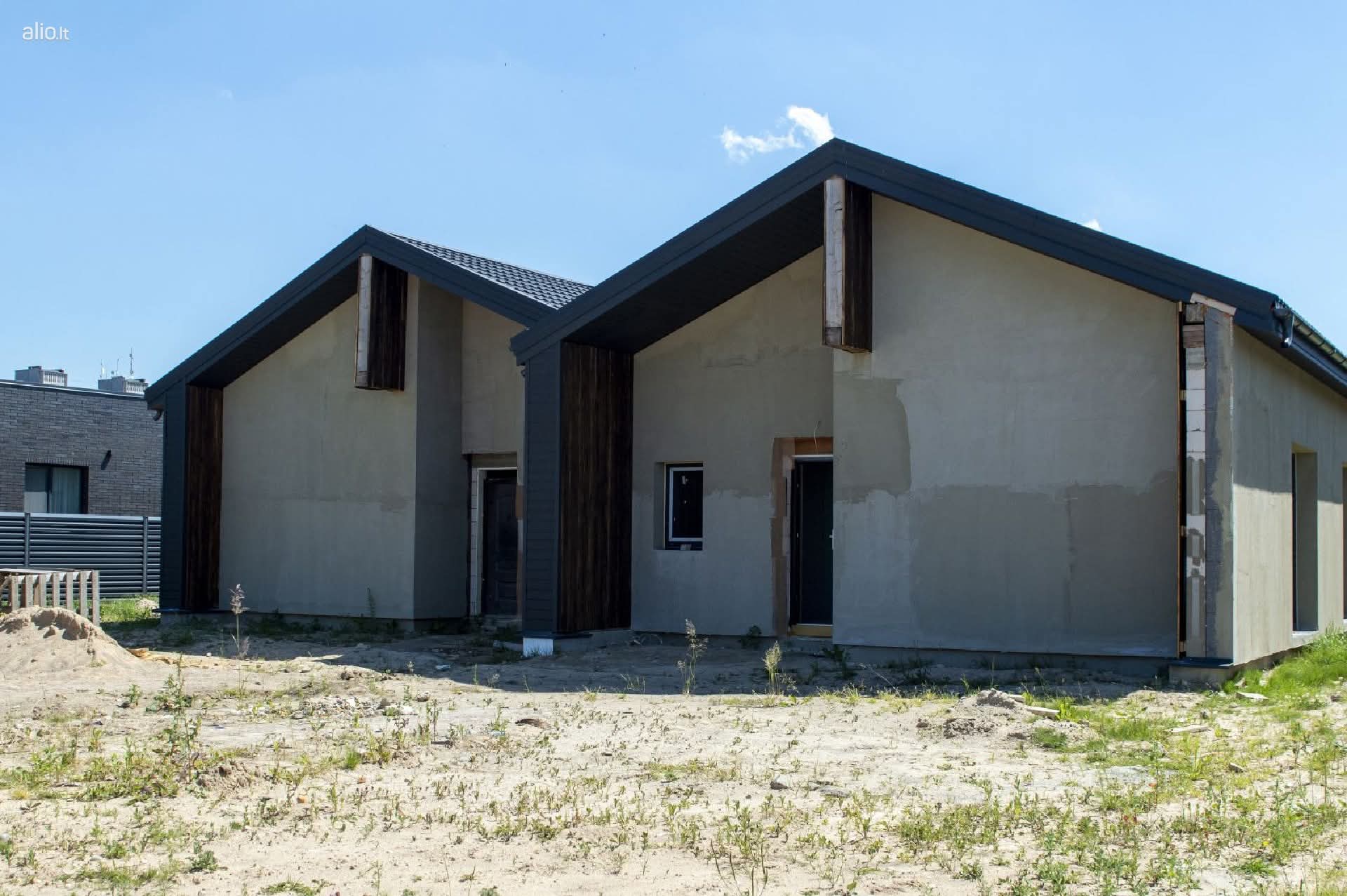 Parduodami 2 sublokuoti namai naujos statybos Kėdainiuose.
