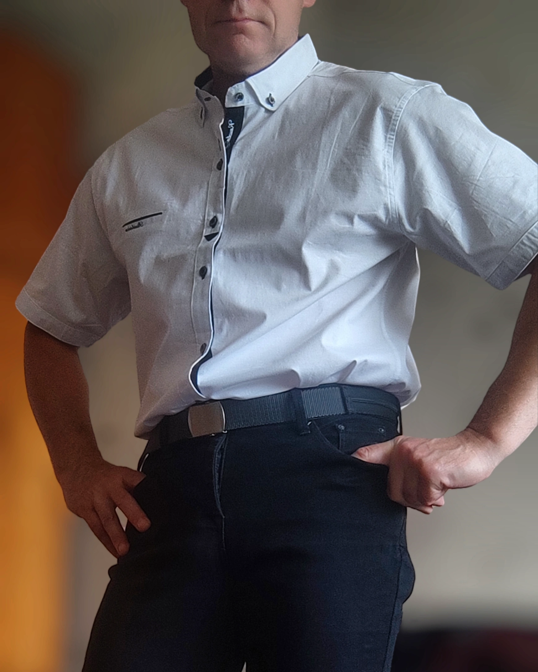 Toms, kurios toje temoje…