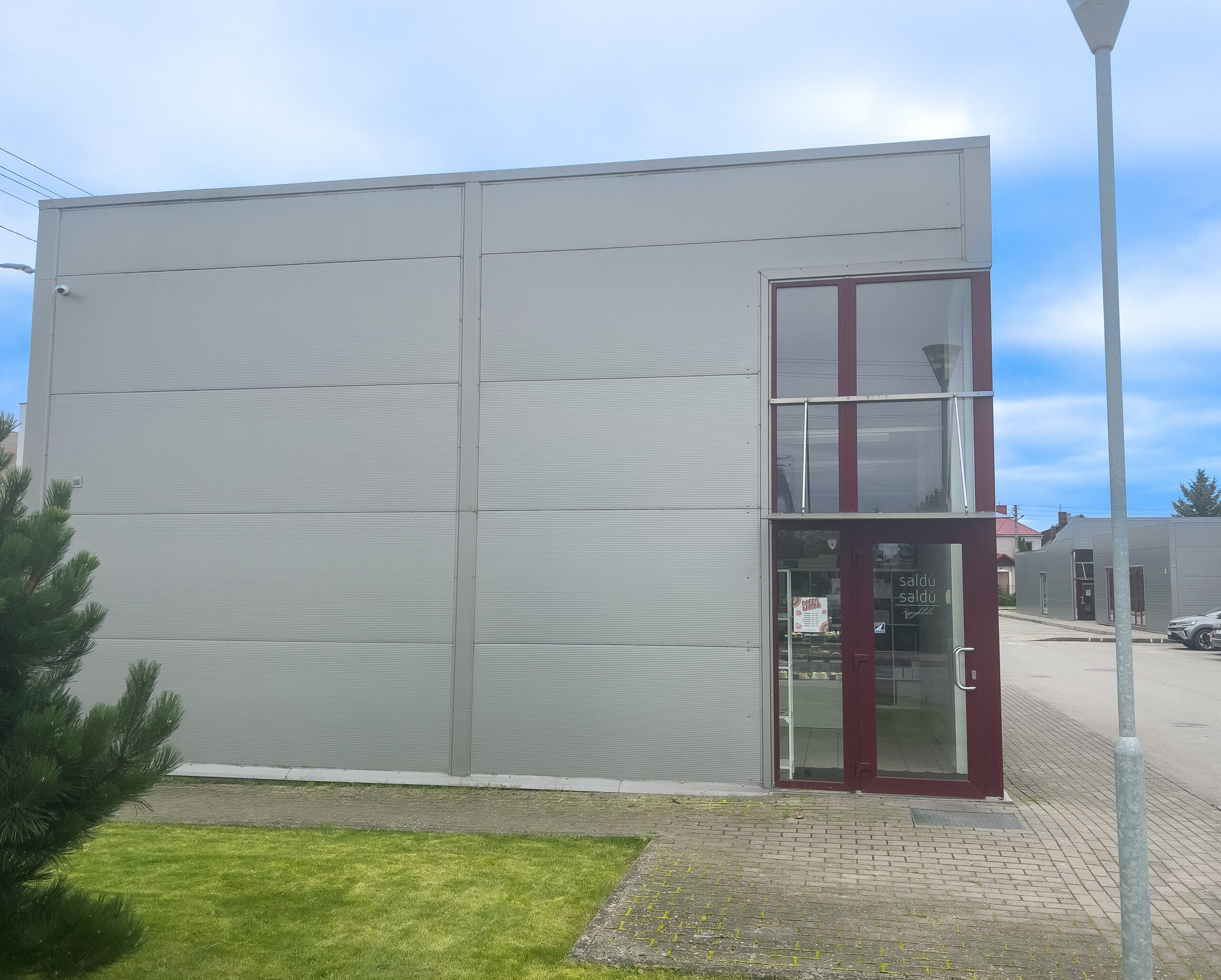 Parduodamas 80 kv. m komercinės paskirties pastatas Gargžduose.