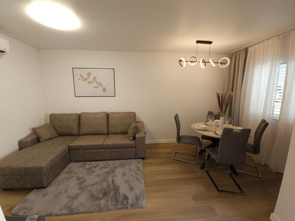 Parduodamas išskirtinio dizaino pilnai renovuotas vienaukštis namas Playa del Cura, Torrevieja, Ispanija