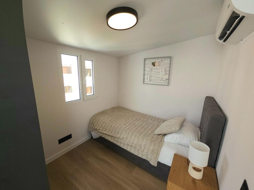 Parduodamas išskirtinio dizaino pilnai renovuotas vienaukštis namas Playa del Cura, Torrevieja, Ispanija