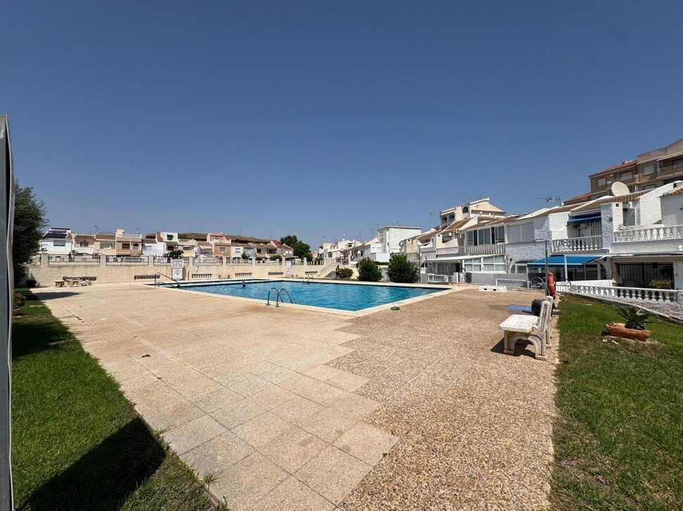 Parduodamas išskirtinio dizaino pilnai renovuotas vienaukštis namas Playa del Cura, Torrevieja, Ispanija